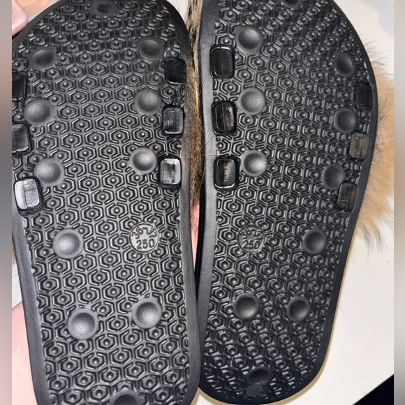 Authentic Raccoon Fur Slides Slippers - Natural Brown - Picture 3 of 3